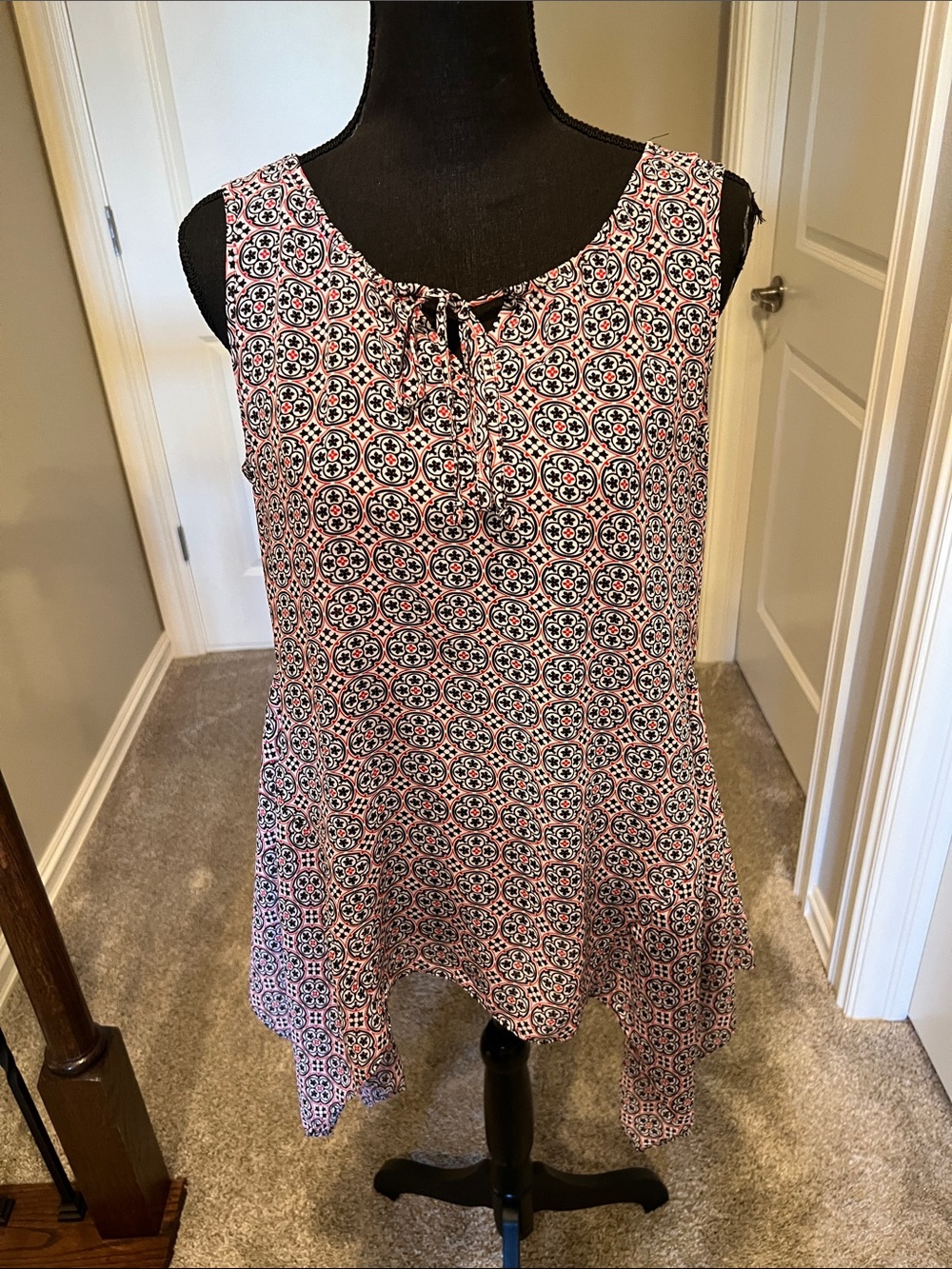 Zac & Rachel Pink, Black and White Geometric Tie-Front Tank Size Small